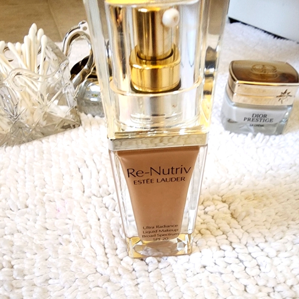 Estee Lauder Re Nutriv Foundation 3N1 Ultra Radiance Liquid Makeup SPF 20